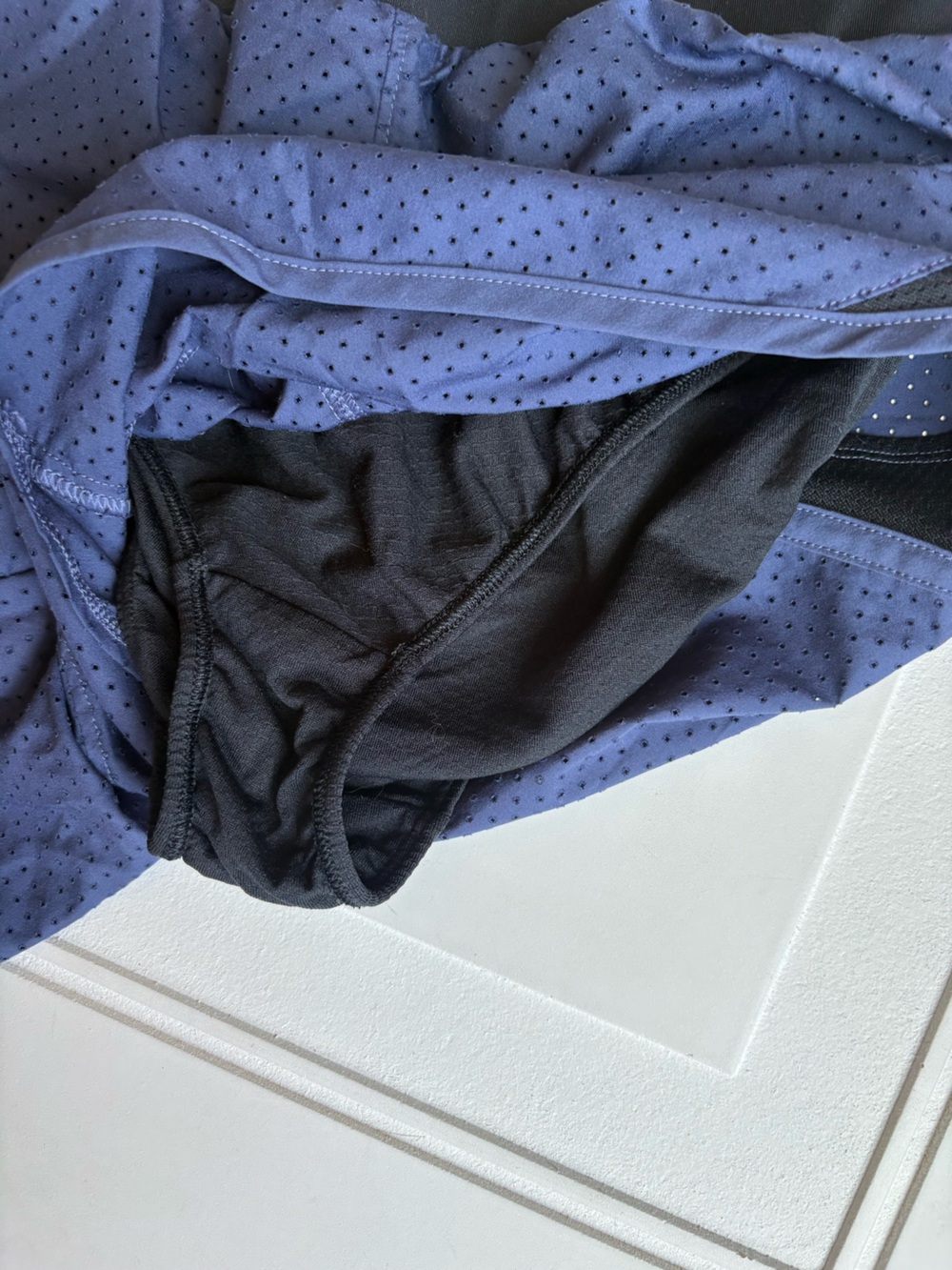 Under Armour Women’s Running Shorts Heat Gear Size Small - Picture 6 of 6